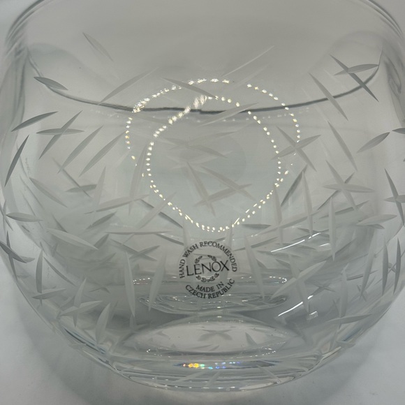 Kate Spade by Lenox Crystal - Vase in Beacon Street Frost Pattern -Oval - Picture 3 of 4